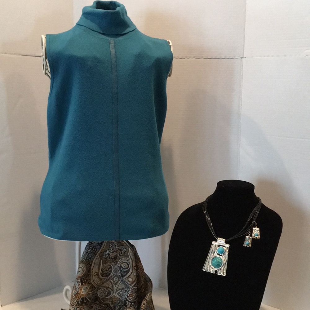 💕💕 Sigrid Olsen  Sz Med Top and Necklace set 💕
